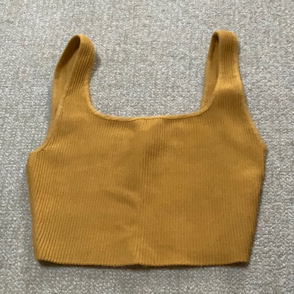 Aritzia Tops - Babaton ribbed thank top